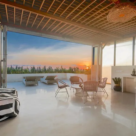 Bali Luxe Villa Beachfront Rooftop Sunsets