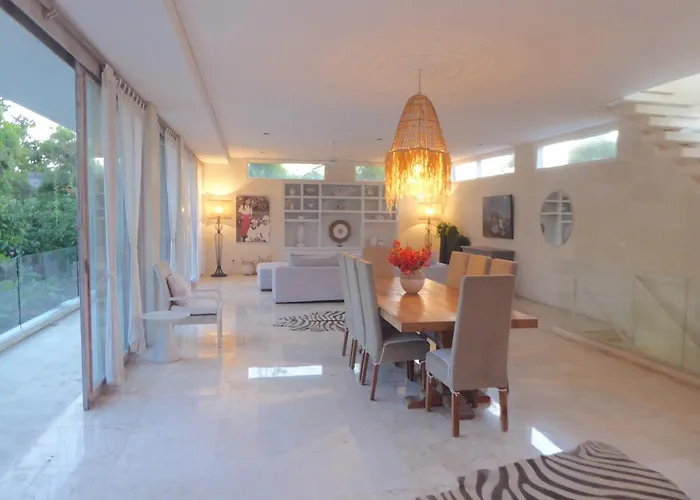 Villa Bali Canggu Luxury Beachfront Villa