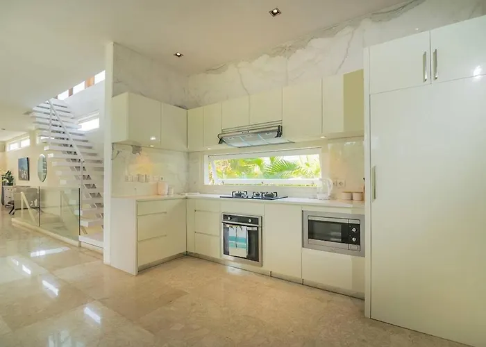 Villa Bali Canggu Luxury Beachfront Villa *