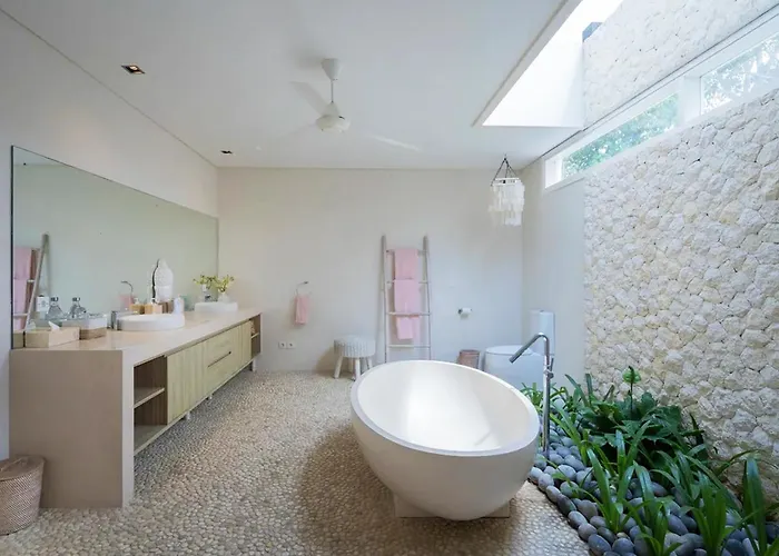 Bali Canggu Luxury Beachfront Villa *