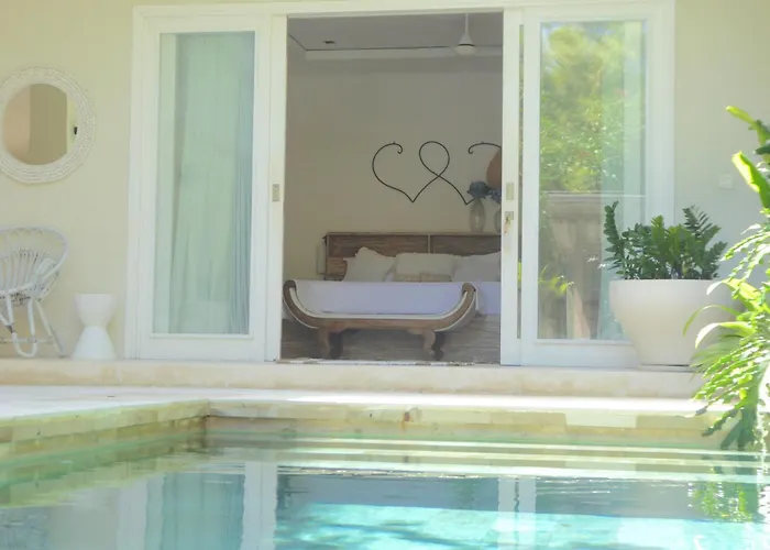 Bali Canggu Luxury Beachfront Villa *
