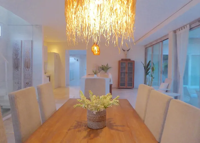 Bali Canggu Luxury Beachfront Villa