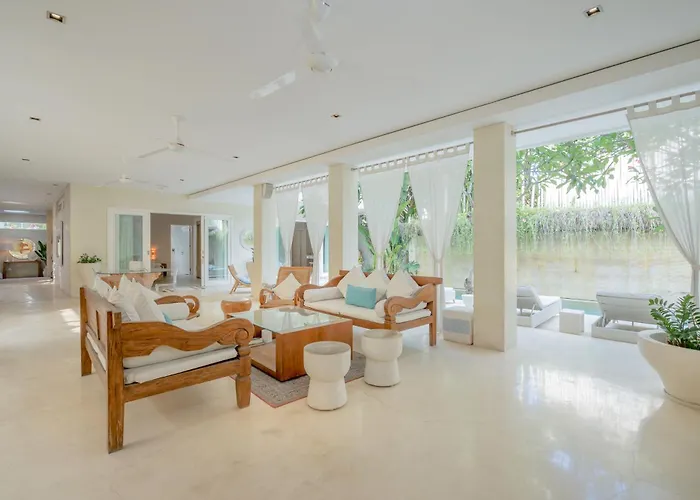 Bali Canggu Luxury Beachfront Villa * Canggu